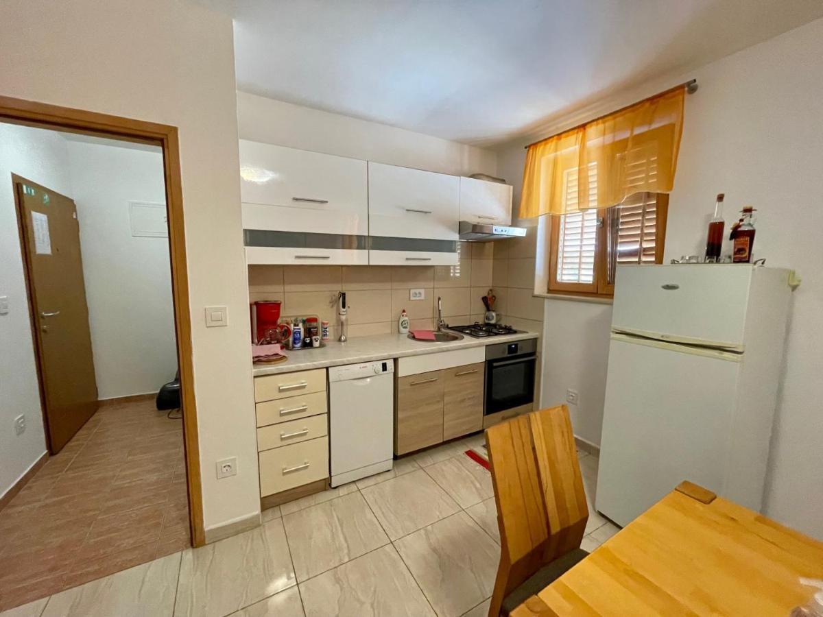 Lovro #1 & #2 Apartments Cres Exterior foto